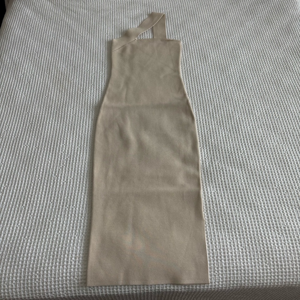 Elegant Body Contour Midi Dress